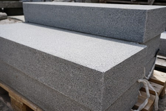 Blockstufe_Granit_dunkelgrau_010002018005001_1.JPEG