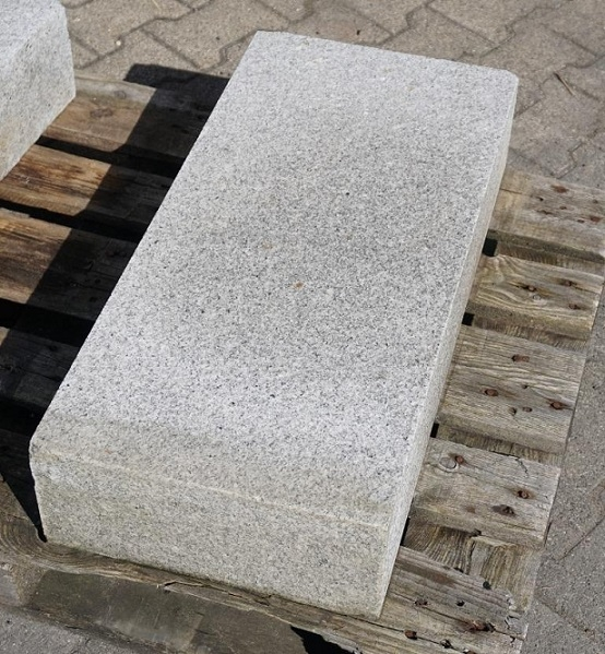 Blockstufe_Granit_hellgrau_010002018001001_1.JPEG
