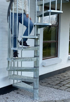 Dolle_Spindeltreppe_Gardenspin_Stufen_feuerverzinkt_004033005002005001_1.JPEG