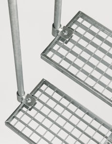 Dolle_Treppenstufe_fuer_Gardentop_Gitterrost_verzinkt_004033005001060001_1.JPEG