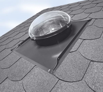 Fakro_Tageslicht-Spot_mit_Kuppel_SRD-S_fuer_flache_Dacheindeckungen_004018008001010001_1.JPEG