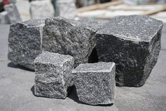 Pflasterstein_Granit_dunkelgrau_010002023010001_1.JPEG
