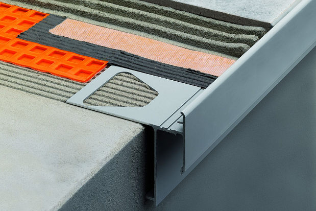 Qini siqila boshlagan semiz ayolning pornosini tomosha qiling.