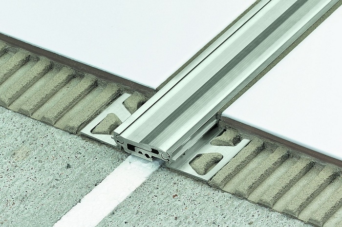 Schlueter_Dilex-BT-A_Bautrennfugenprofil_Alu_2_5_m_005001031008001001_1.JPEG