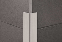 Schlueter_Eck-K-E-S_Edelstahl_V2A_Eckprofil_135°_aufklebbar_3_0_m_32x32_mm_005001010002360_1.JPEG