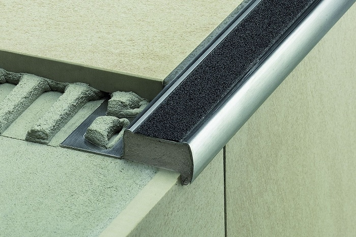 Schlüter Trep-GL-S Treppenprofil schmal Edelstahl gebürstet 1m R10 graphitschw.