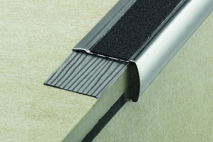 Schlüter Trep GK-B Treppenprofil Edelstahl gebürstet 1,0 m R11 aufklebbar graphitschw. B=59 mm