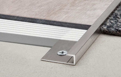 Schlueter_Vinpro_S_Abschlussprofil_2_5_m_Alu_chrom_gebuerstet_eloxiert_005001024001001001_1.JPEG