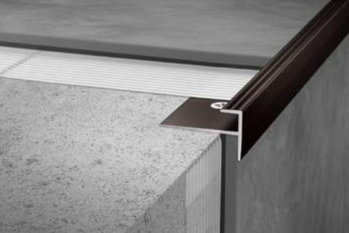 Schlueter_Vinpro_Step_Kantenschutzprofil_2_5_m_Alu_antik_bronze_gebuerstet_eloxiert_005001024004020001_1.JPEG