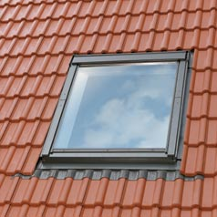 Velux_EDW_2000_Eindeckrahmen_Ziegel_hoch_Welle_mit_BDX_Daemmset_004011007005001_1.JPEG