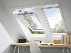 Velux_GGL_2062_Schwingfenster_Energie_Schallschutz_Klasse_4_Holz_weiss_lackiert_004011001002163001_1.JPEG