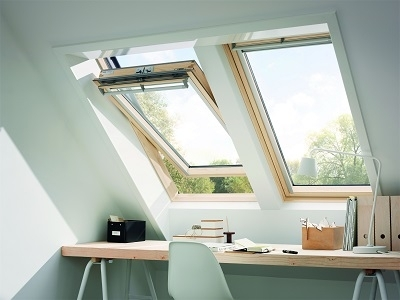 Velux_GGL_3084_Schwingfenster_Energie_klar_lackiert_004011001002240001_1.JPEG