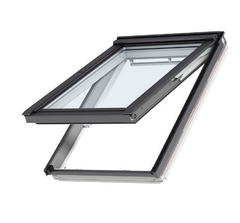 Velux_GPL_3084_Klapp-Schwing-Fenster_Energie_Holz_klar_lackiert_004011001004230001_1.JPEG