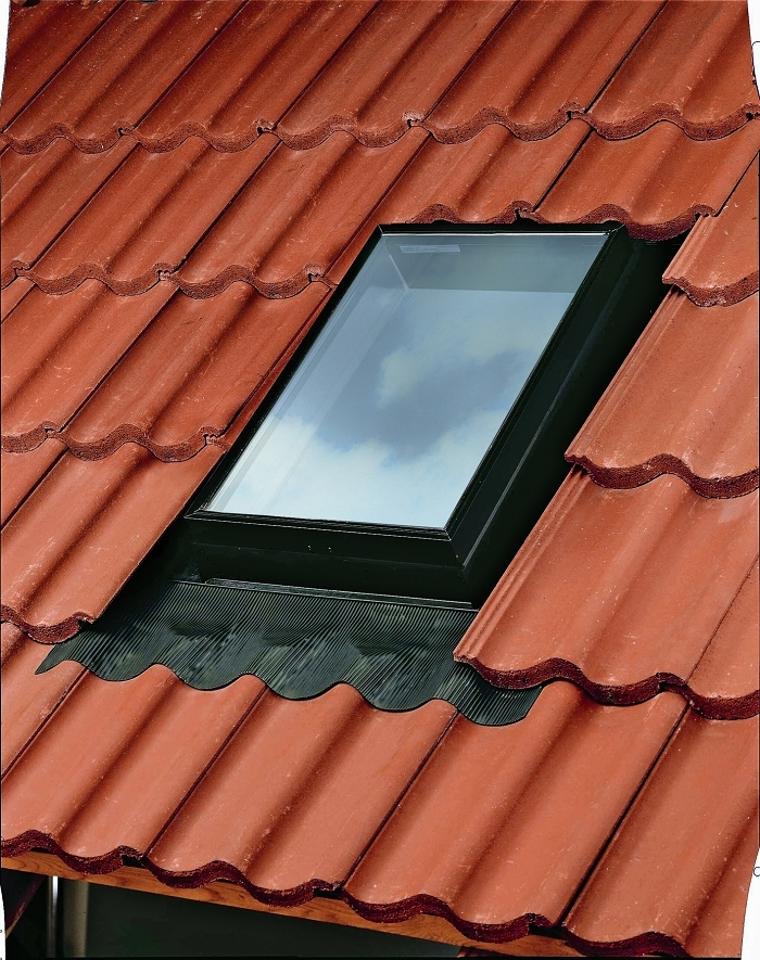 Velux_GVK_0000Z_Dachausstieg_46_x_61_cm_schwarz_004011001013003_1.JPEG
