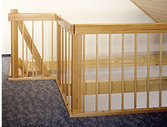 Wellhoefer_Topstep_Kiefer-Schutzgelaender_Gelaenderstaebe_Holz_004025004005001_1.JPEG
