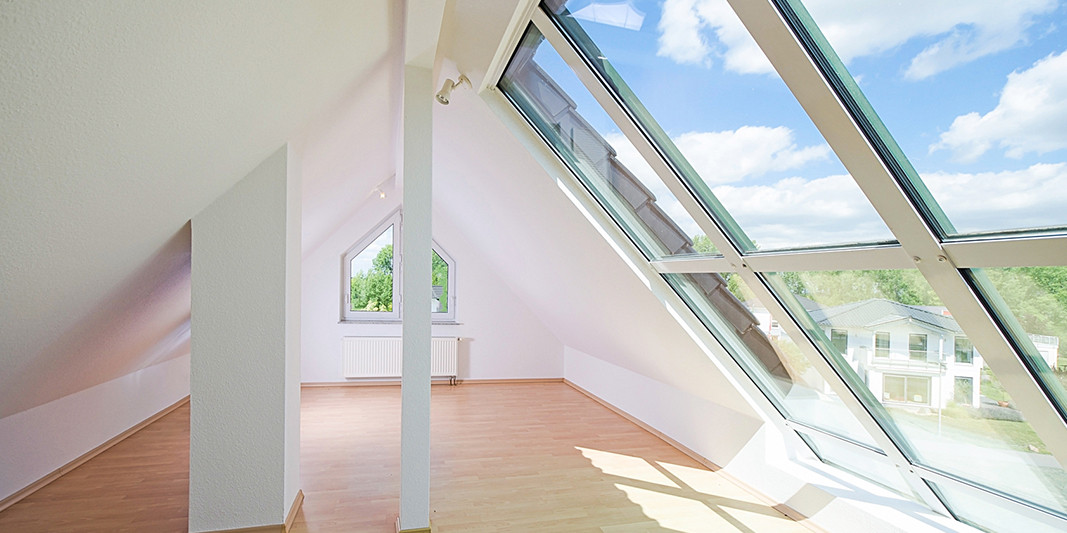 Dachgeschoss mit großer Fensterfront Dachgeschoss mit großer Fensterfront